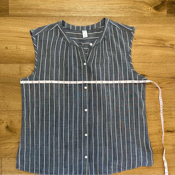 Old Navy Gray & White Button Down Sleeveless Collarless Shirt Blouse Top - Picture 4 of 6